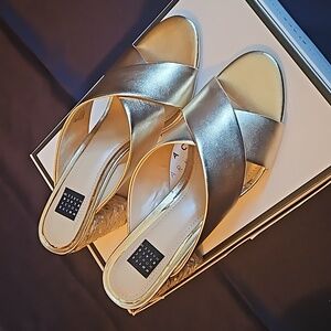 NEW IN BOX White House Black Market WHBM Winslow Mule, Size 8, Champagne/Gold